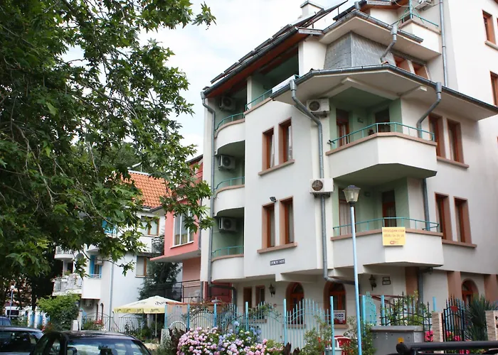 La Kameya Πανσιόν 2*