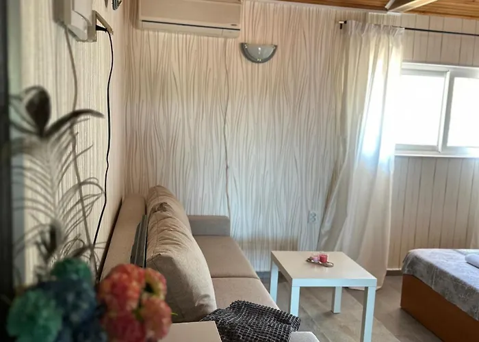 La Kameya Πανσιόν 2*