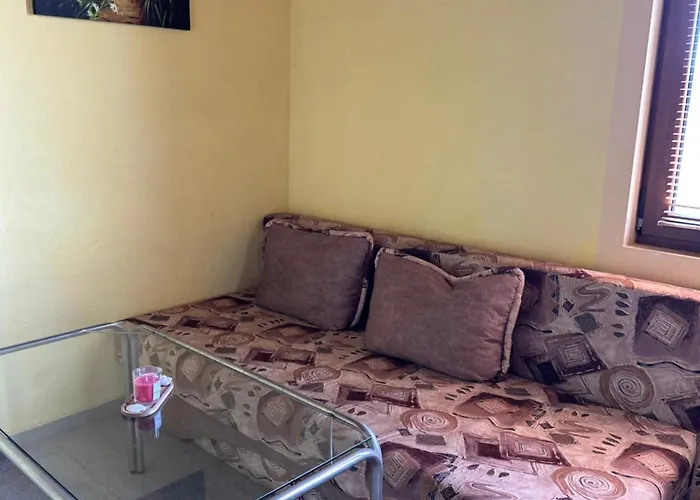 La Kameya Πανσιόν 2*